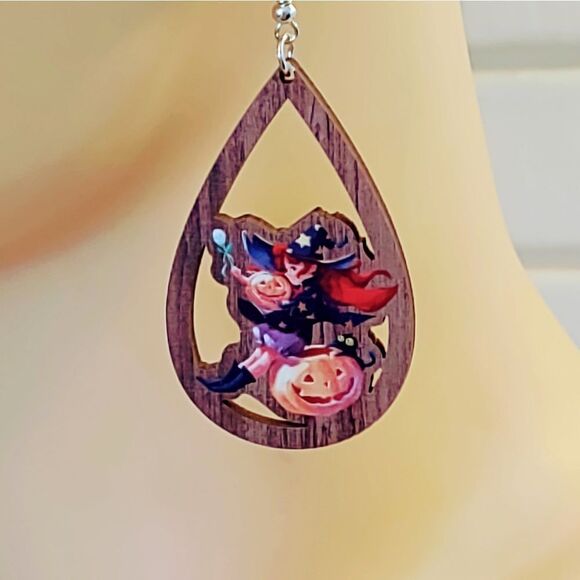 HALLOWEEN WITCH AND PUMPKINS WOOD DROP EARRINGS - Picture 1 of 7